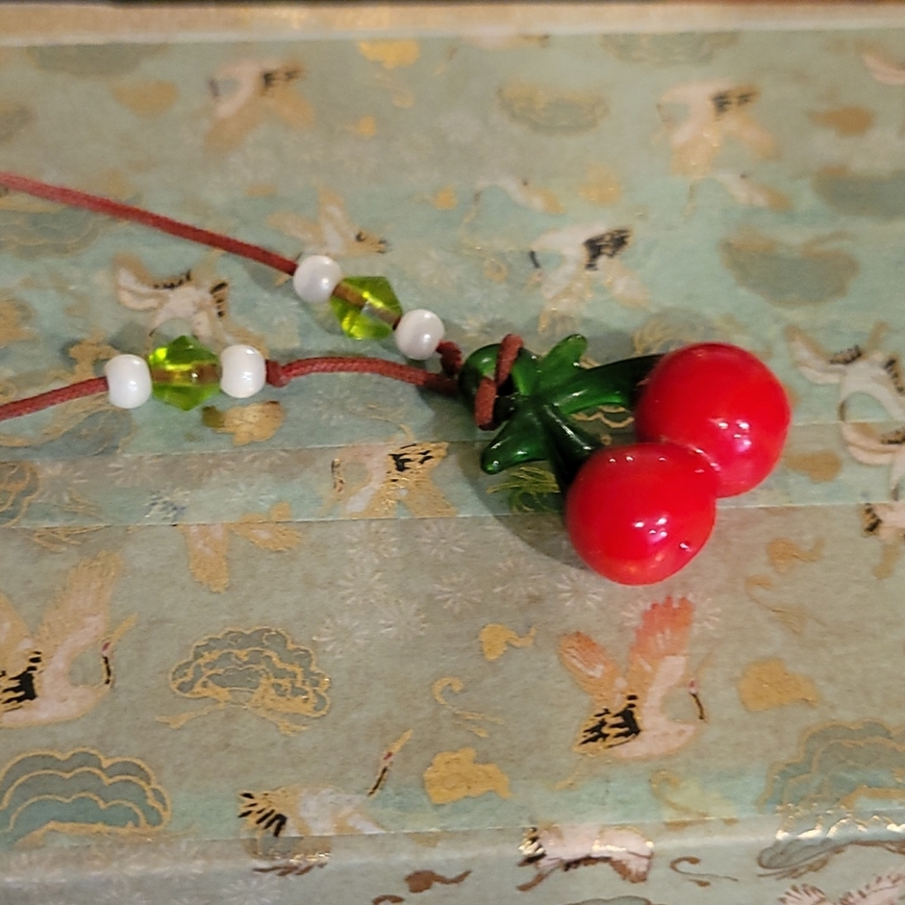 🌼50% OFF if you BUNDLE Venetian Glass 🍒 necklace